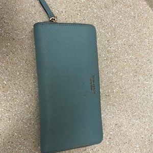 Katespade Zip around continential wallet
